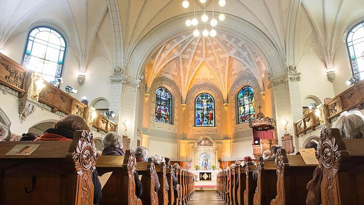 Viele Besucher beim Gottesdienst sind eine Seltenheit in den Kirchen des Bad Kissinger Landkreises.  Foto: Peter Ending/dpa