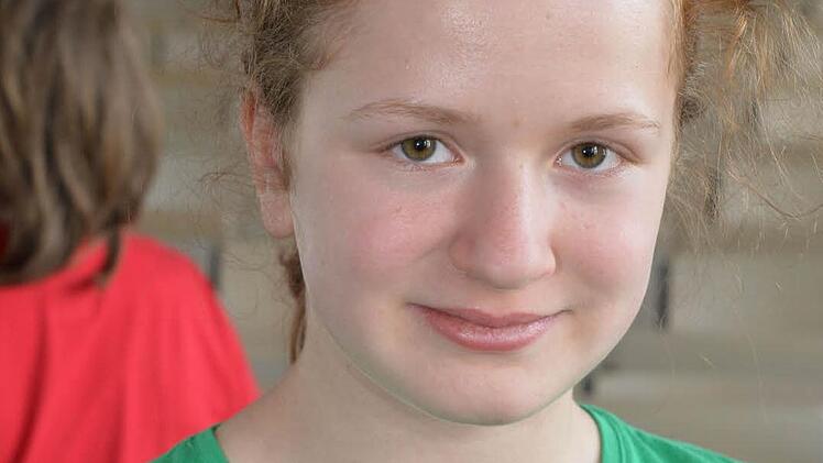 Elisabeth (11): "Ich fand es toll. Man hat über manche Fragen bisher noch gar nicht so richtig nachgedacht. Wenn man das so hört von jemandem, der sich täglich damit beschäftigt, dann ist das sehr interessant, welche Gedanken da kommen. Und auch das Bild von dem Mädchen, dass gezeigt wurde, hat mich beeindruckt. Es ist interessant zu sehen, wie sich das andere vorstellen, vor allem jüngere Kinder. Wenn man sich das so anschaut, was die denken, zwei verschiedene Welten quasi, solche anderen Si...