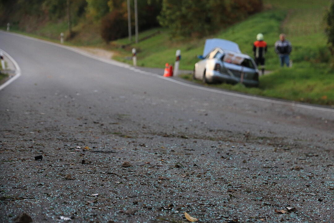 Pkw überschlägt sich am Teuchatzer Berg