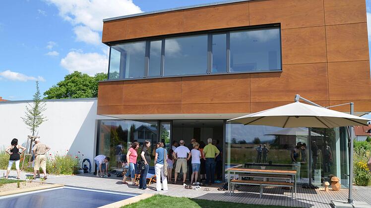 Angelehnt an die Bauhaus-Architektur besticht das Privathaus der Familie Krischer innen und außen mit klaren Strukturen.