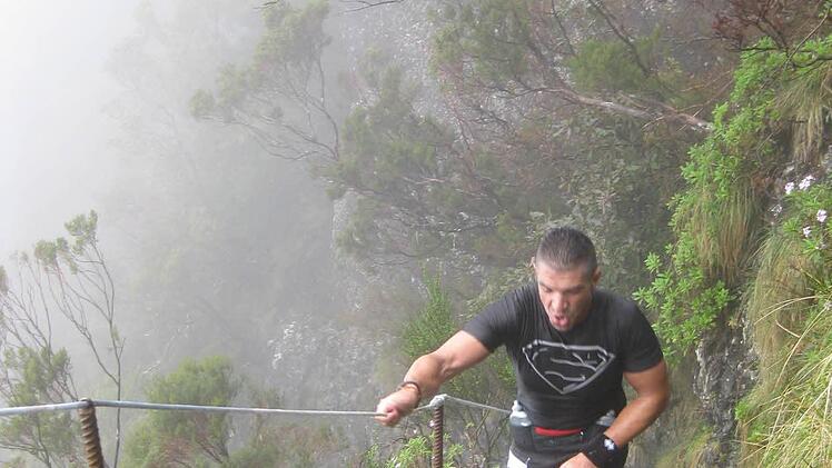 Bergauf auf Steinstufen.Foto: Michael Kraus