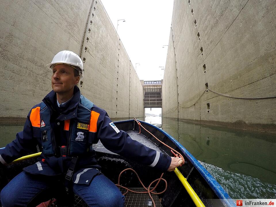 Auf Foto-Tour im  Inneren der Schleuse Erlangen
