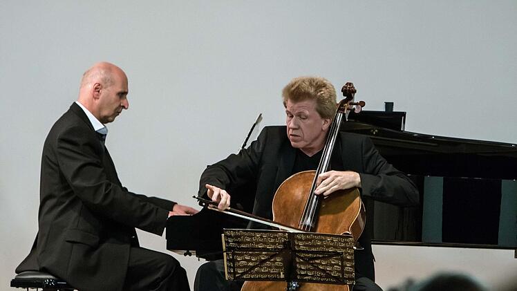 Der Cellist Michal Kanka und der Pianist Jaromir Klepác gastierten in Coburg.Foto: Jochen Berger
