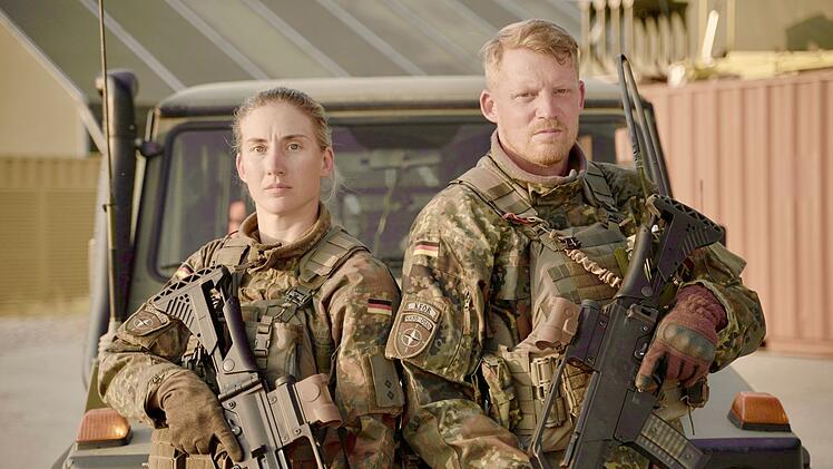 Eine ZDF-Reportage begleitet Alina (33) und Peter (39) bei ihrem Auslandseinsatz f&uuml;r die Bundeswehr im Kosovo.