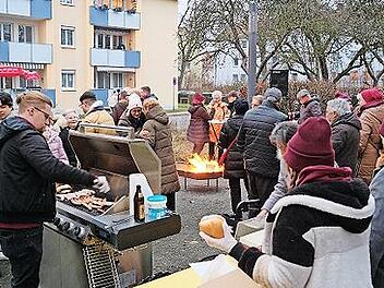 Das Wintergrillen bot Gelegenheit f&uuml;r Austausch, Begegnung und Gespr&auml;che im Stadtteil.
