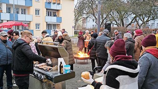 Das Wintergrillen bot Gelegenheit f&uuml;r Austausch, Begegnung und Gespr&auml;che im Stadtteil.