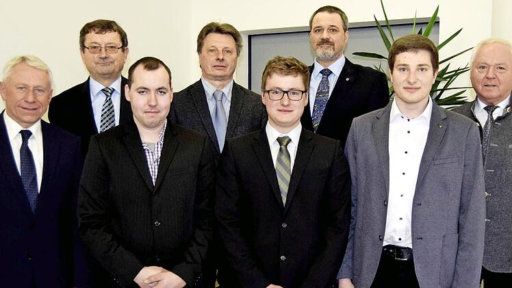 Ein starkes Team stellte die Lichtenfelser Gruppe mit (von links): Rudi Steuer, Hans Vetter, Dominik Krug, stellvertretendem Schulleiter Harald Weber, Stefan Schnapp, Michael Bienlein, Jonas Amon und Helmut Fischer. Foto: Andreas Welz