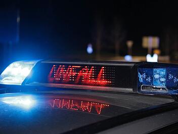 Ein schwerer Verkehrsunfall an Heiligabend fand ein gl&uuml;ckliches Ende. Eine f&uuml;nfk&ouml;pfige Familie in Unterfranken blieb trotz &Uuml;berschlag und Landung auf dem Dach nahezu unverletzt. Symbolbild: News5