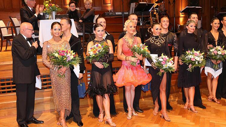 Diese sechs Tanzpaare erreichten die Finalrunde.