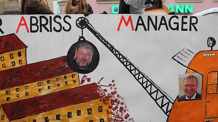 Jedes Jahr dabei: Norbert Tscherner und einer seiner Motivwagen. Hier zur Konversion. Foto: RiegerPress