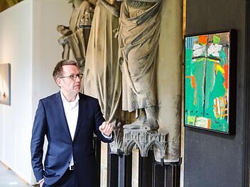 Kurator Markus Geißendörfer erläutert die Exponate der Sonderausstellung. Fotos: Matthias Hoch