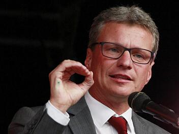Der Bayerische Bildungsminister besuchte zum ersten Mal Ebermannstadt, das er zur "Hauptstadt der Fränkischen Schweiz" erklärte.  Josef Hofbauer