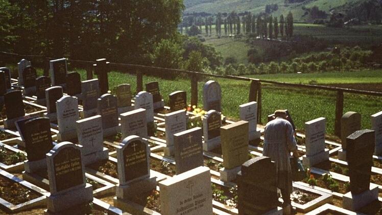 Der Banzer Friedhof um 1960; hier wurden rund 350 Menschen beigesetzt, die im Flüchtlingsaltenheim starben.Archiv Pfuhlmann