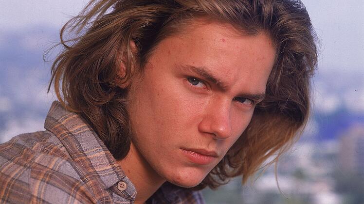 River Phoenix spielte nach "Stand by Me" unter anderem den jungen "Indiana Jones" und einen homosexuellen Strichjungen in "My Private Idaho". In der Halloween-Nacht 1993 starb der Bruder von Joaquin Phoenix an einer &Uuml;berdosis Drogen.