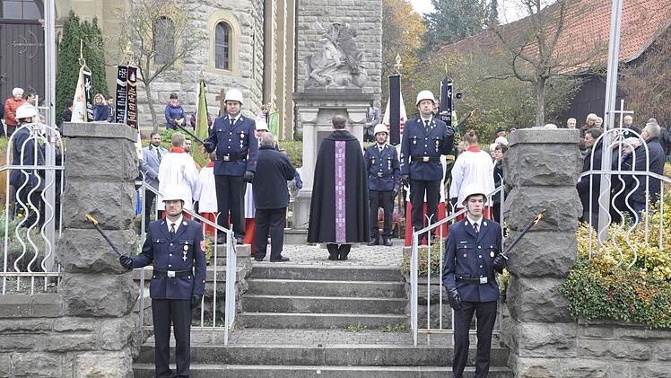 Kranzniederlegung in Reiterswiesen. Foto: Peter Klopf