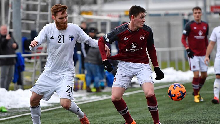 Die SpVgg Jahn Forchheim um Richard Steiner (l.) testet am Samstag um 15 Uhr in Hallstadt gegen den SV Memmelsdorf. Sportfoto Zink