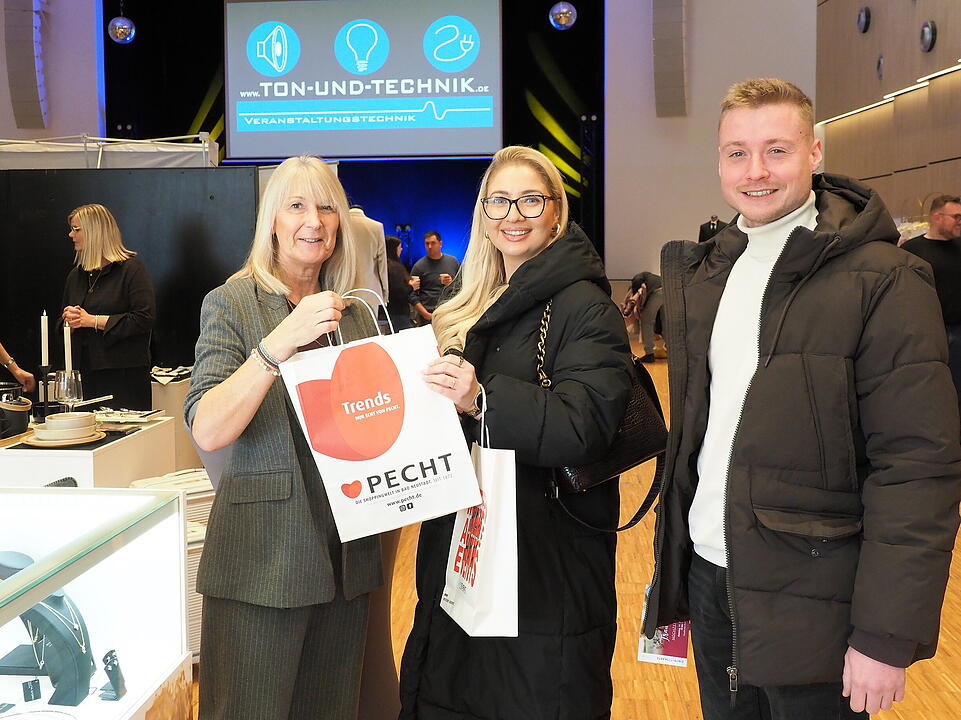 Inkl. Braut- und Festmodenschauen.