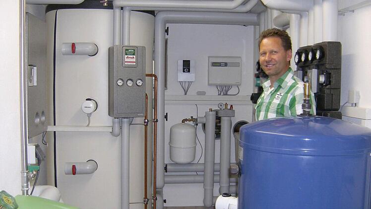 Dieter Grund strahlt in seinem Keller. Fotos: Malbrich