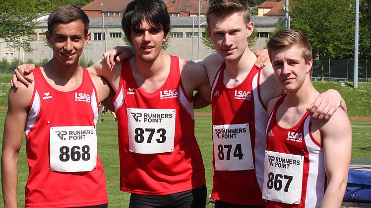 Die U-18-Staffel des TSV Münnerstadt lief mit Bezirksrekord ins Finale über 4 x 100 Meter. Unser Bild zeigt (von links) Jonathan Laik, Timo Reinhart, Clemens Schmitt und Niclas Floth. Foto: Reinhold Nürnberger