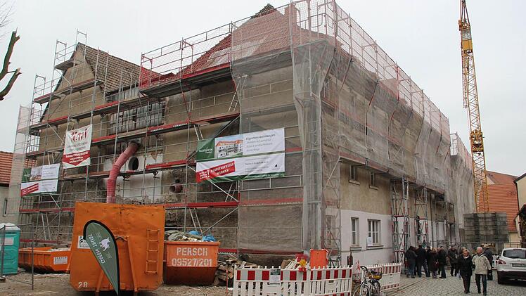 Das ehemalige Salesianum ist eine Baustelle. Das Gebäude wird umgebaut.