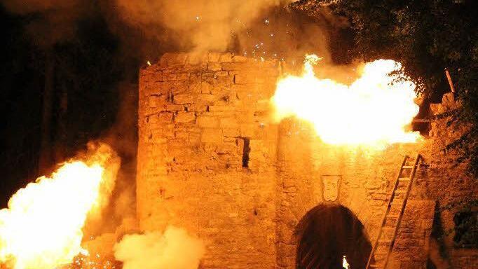 In der neuen Florian-Geyer-Trilogie geht es nicht ohne viel Feuer, Leidenschaft und Pyrotechnik.