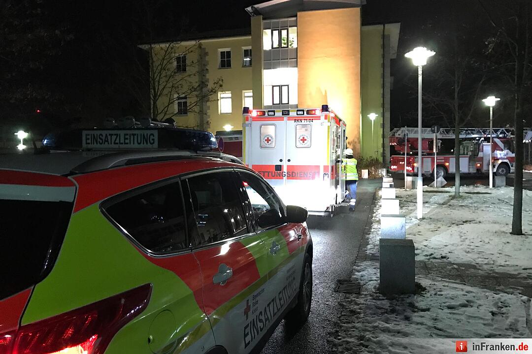 Bett fing im Klinikum Feuer - Gro§einsatz der RettungskrŠfte in NŸrnberg-Nord