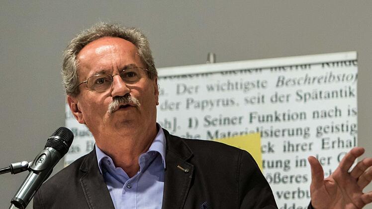 "Die Alternative oder: Macht endlich Politik!": Christian Ude stellte sein neues Buch in Coburg vor. Foto: Jochen Berger