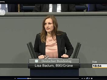 Lisa Badum, Grünen-Politikerin aus Forchheim, während ihrer ersten Rede im deutschen Bundestag. Foto: Screenshot www.bundestag.de