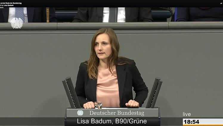 Lisa Badum, Grünen-Politikerin aus Forchheim, während ihrer ersten Rede im deutschen Bundestag. Foto: Screenshot www.bundestag.de