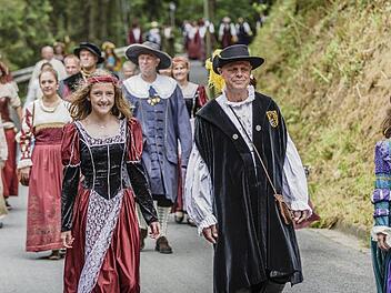 Die Spitze des Festumzuges durch Lauenstein vor zwei Jahren Foto: Kapitän