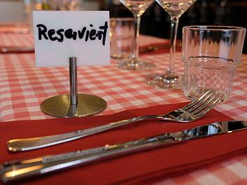 Wer keinen Tisch reserviert, kommt in vielen Restaurants nicht zum Zug.  Symbolfoto: Marcus Brandt/dpa