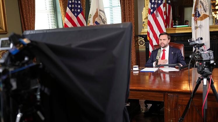 Vance moderiert "Charlie Kirk Show"