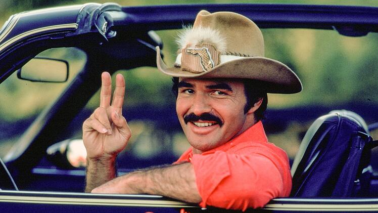 Ein umwerfender Typ, der sich augenscheinlich auch selbst sehr gut leiden konnte: Mit "Ein ausgekochtes Schlitzohr" stieg Burt Reynolds zum Weltstar auf.