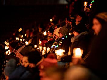 N&uuml;rnberger Adventssingen: FCN-Autogrammstunde, Spendenaktion und mehr