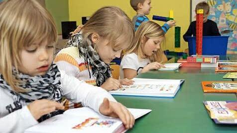 Die Kinder haben auch die Möglichkeit, sich selbst zu beschäftigen.