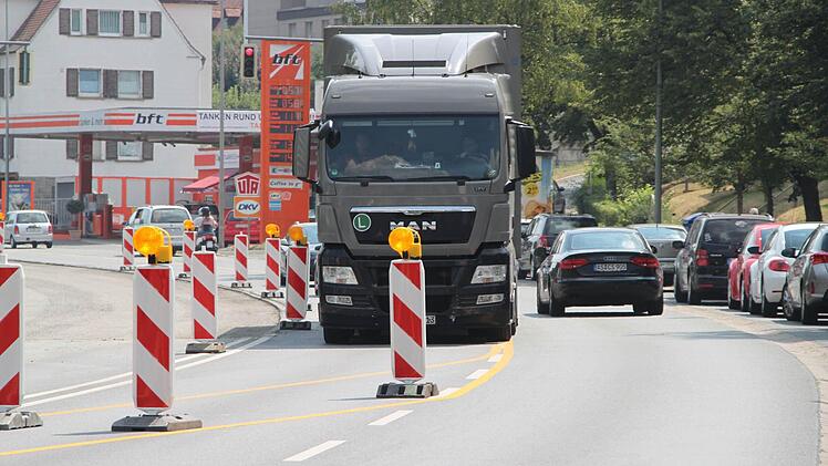 In der Bayreuther Straße steht je eine Fahrspur in beide Richtungen zur Verfügung.