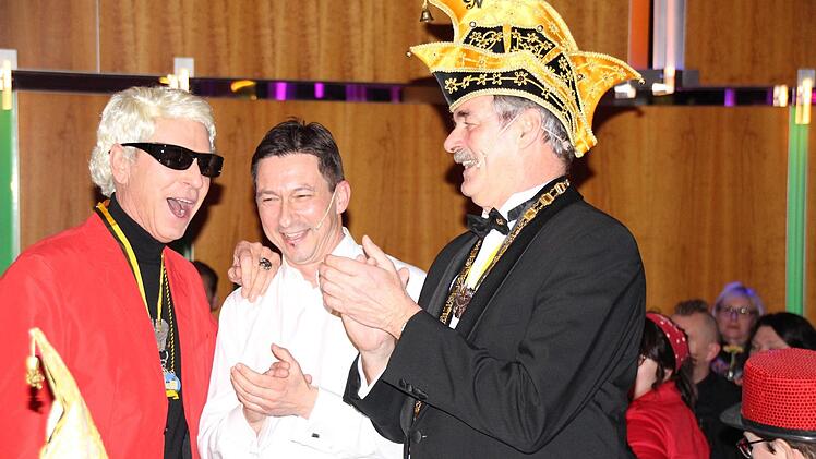 Heino alias Michael Stoschek (rotes Sakko!) mit Thomas Eck und Pit KammerscheidOliver Schmidt