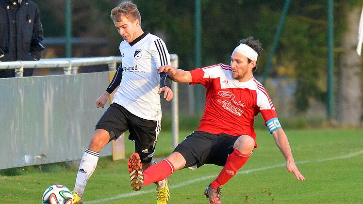 Matthias O&szlig;mann (l.) ist einer von zwei neuen Spielertrainern beim SV Moggast in der neuen Saison. Picturedreams