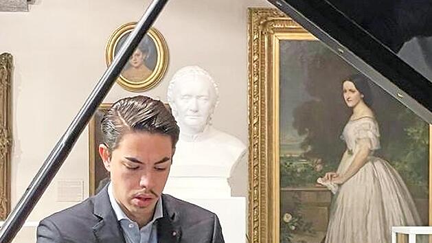 Im Alter von sechs Jahren begann Rubén Russo Klavier zu spielen.