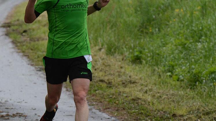 Beschwingt dem Ziel entgegen: Sieger Frank Schäfer.