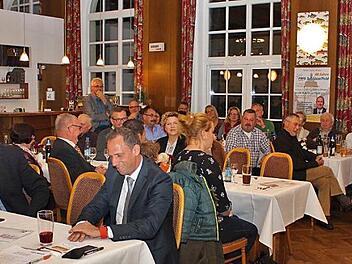 Hubert Aiwanger (rechts) bei den Freien Wählern Schlüsselfeld Fotos: Evi Seeger