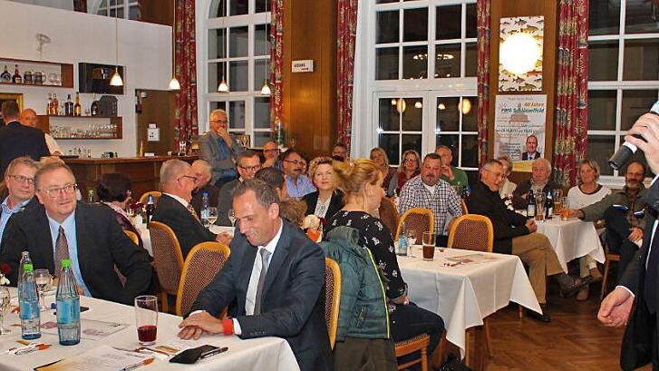 Hubert Aiwanger (rechts) bei den Freien Wählern Schlüsselfeld Fotos: Evi Seeger