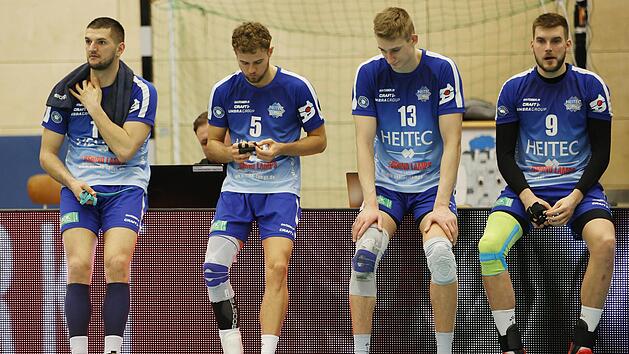 Nach dem Bundesliga-Lizenzentzug und der damit einhergehenden Geldstrafe für Eltmann werden Irfan Hamzagic, Jonas Sagstetter, Mathäus Jurkovics und Tomas Halanda (von links) ihre ausstehenden Gehälter nicht mehr bekommen. Daniel Löb