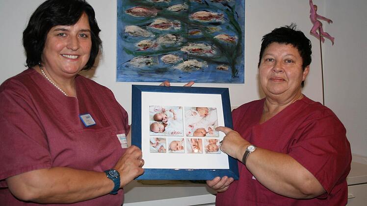 Sie waren schon bei über 3000 Geburten mit dabei: die Kreis Kronacher Hebammen Karin Zapf (links) und Christine Kiendl. Foto: Veronika Schadeck