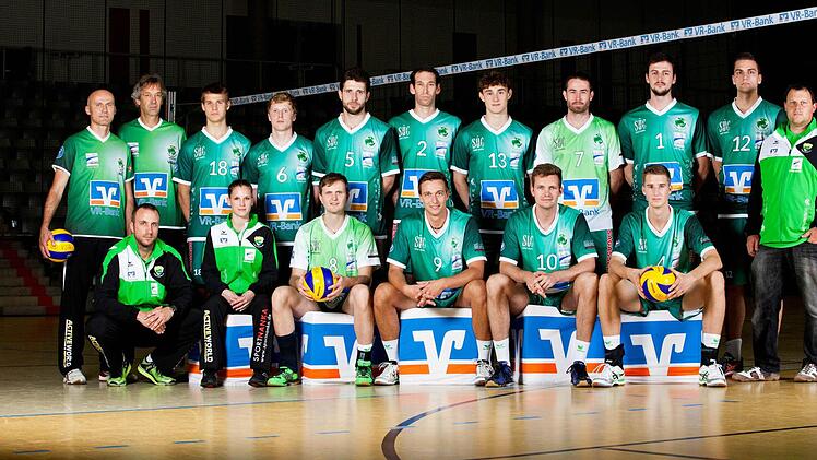 Mit einem stark veränderten Spielerkader startet die VSG Coburg/Grub in die neue Volleyball-Saison. Trainer Milan Maric (links) und sein Co-Trainer Volker Pohl (daneben) sind davon überzeugt, dass jede Position stärker besetzt ist als im ersten Jahr in der 1. Bundesliga. Foto: VSG