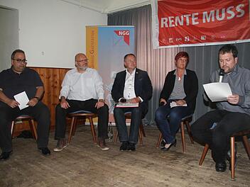 Gewerkschaftsvertreter Freddy Adjan (von links), Markus Tutsch von den Grünen, Thomas Bauske von der SPD und Susanne Ferschl von der Linken stellten sich den Fragen von Gewerkschaftler Jan Körber. Foto: Sonny Adam