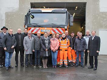 Die beteiligten Mitarbeiter des Staatliches Bauamtes und des Landratsamtes, die bei der Optimierung des Winterdienstes mitgewirkt haben, hoffen, dass sich das neue System bewährt und alle Verkehrsteilnehmer unfallfrei an  ihr Ziel gelangen.Foto: Veronika Schadeck