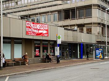Das gemeinsame Impfzentrum der Stadt Erlangen und des Landkreises Erlangen-Höchstadt wird in den Räumen des ehemaligen Intersport Eisert in der Nägelsbach-/Sedanstraße eingerichtet. Foto: Andreas Hofbauer