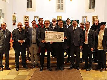 750 Jahre Tschirn: Ein Scheck als Jubil&auml;umsgeschenk