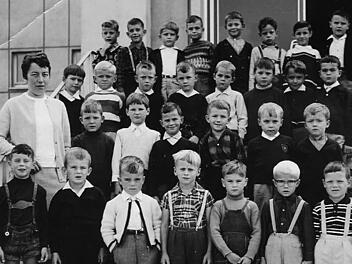 Klassenfoto 1966: Die Knabenklasse der Grundschule Bad Brückenau. Jetzt trafen sie sich 50 Jahre danach, um Erinnerungen auszutauschen . Repro: Thomas Dill